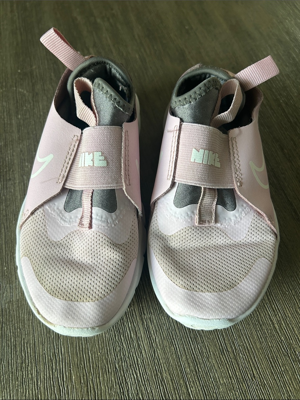 Nike Youth Girls Sz. 11C, Pink Flex
Runner Gently Used.